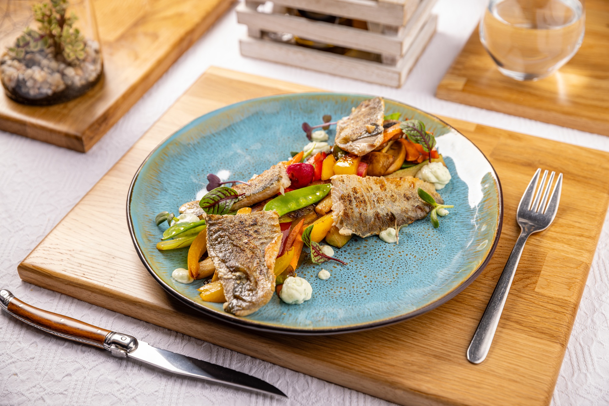 Grilled fish fillet with vegetables